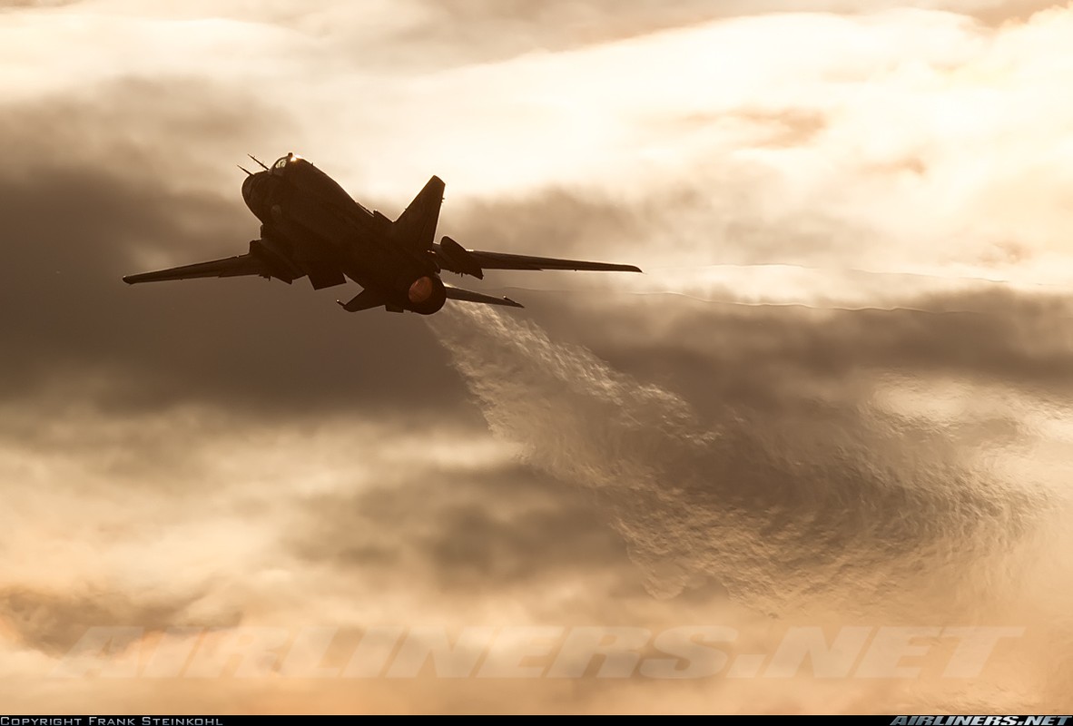 My ban roi may bay Syria: Su-22 chua tung danh thang tren khong