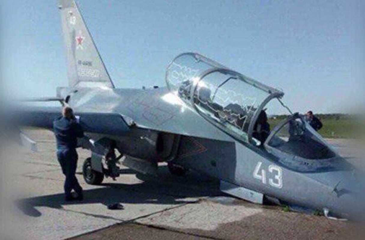 Kinh hoang: Hai may bay Yak-130 gap nan trong mot ngay-Hinh-3
