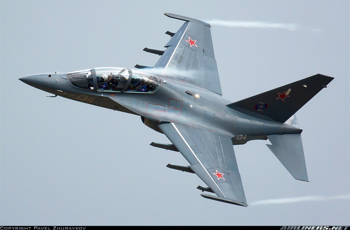Kinh hoang: Hai may bay Yak-130 gap nan trong mot ngay-Hinh-9
