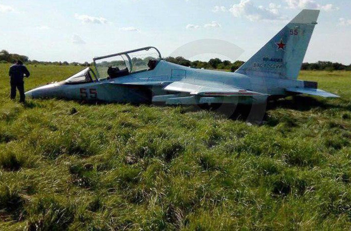 Kinh hoang: Hai may bay Yak-130 gap nan trong mot ngay