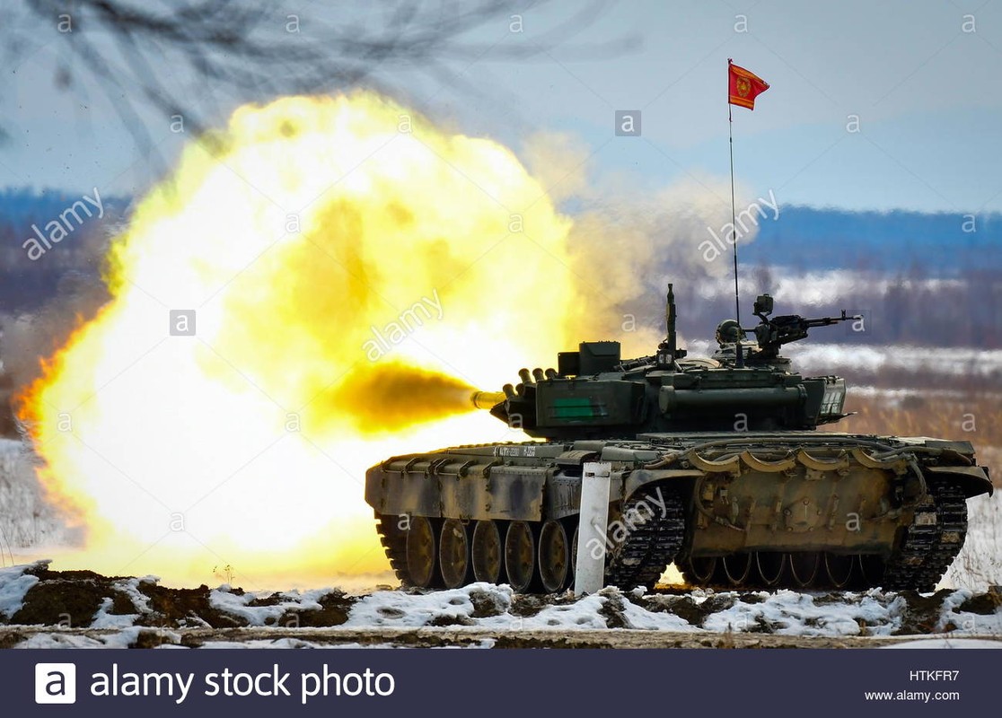 Huc cot dien, xe tang T-72 nhan cai ket dau dieng-Hinh-9