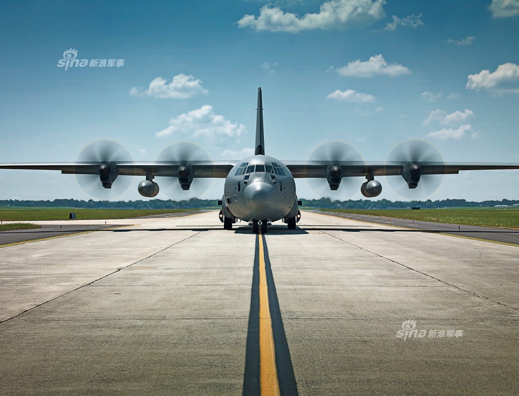 Kinh hoang hien truong may bay C-130 cua My gap nan-Hinh-8