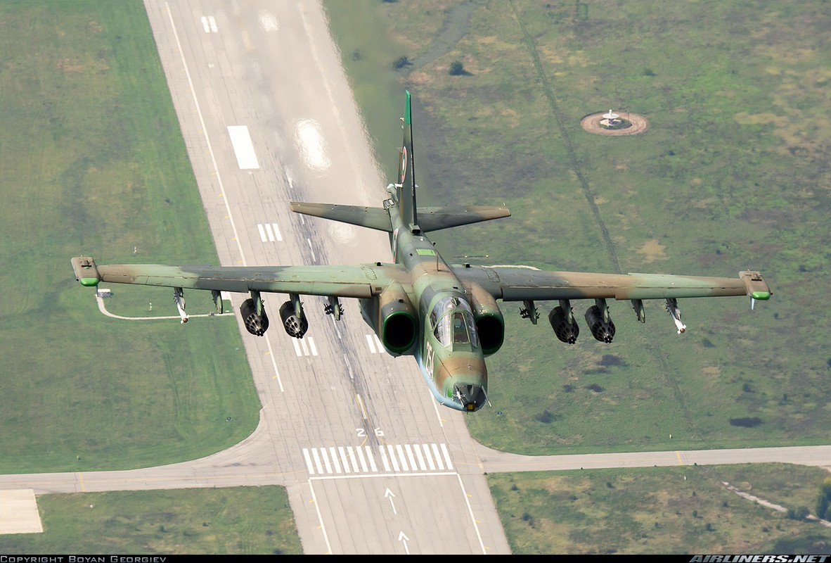 Bi an may bay cuong kich Su-25 Iran khong phu hieu-Hinh-11