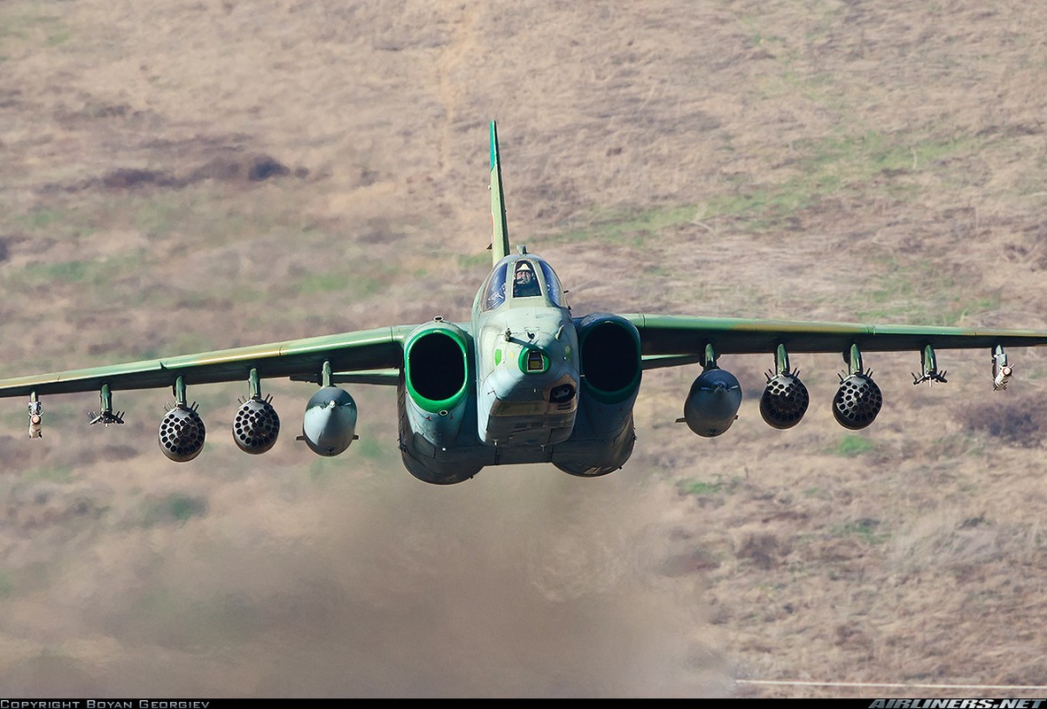 Bi an may bay cuong kich Su-25 Iran khong phu hieu-Hinh-9