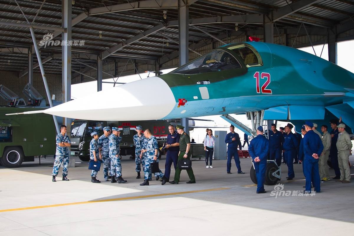 Kinh ngac: Su-34, Su-30SM xuat hien o san bay Trung Quoc-Hinh-2