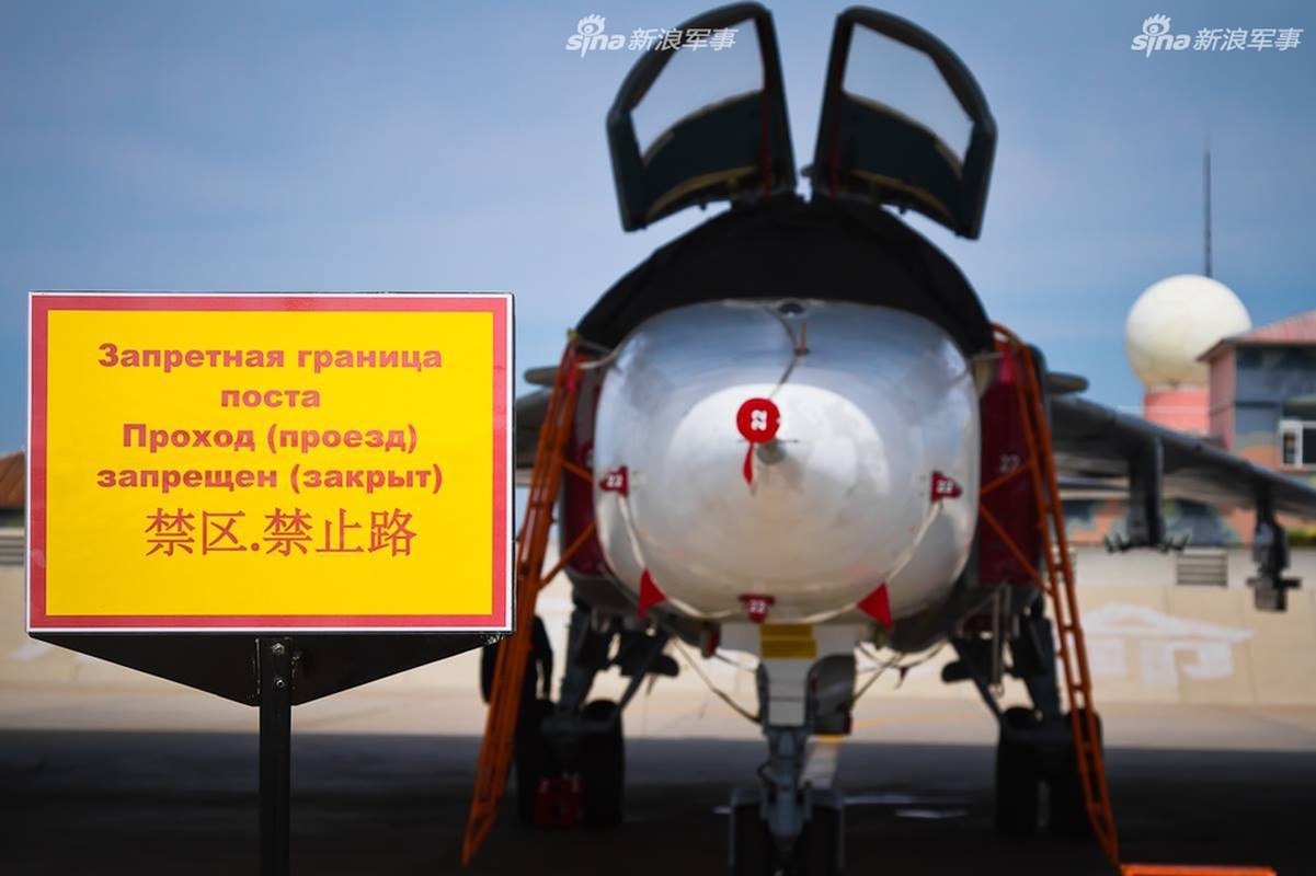 Kinh ngac: Su-34, Su-30SM xuat hien o san bay Trung Quoc-Hinh-6