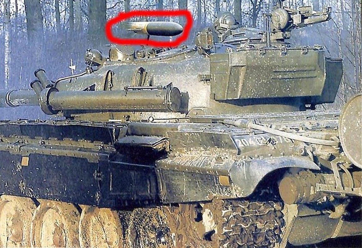 Khoanh khac ron nguoi “tu than” tiep can xe tang T-72
