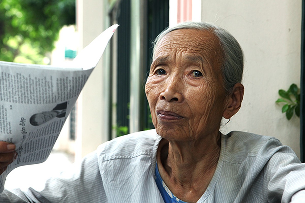 Anh: Toc bac trang, tuoi cao, lung cong van muu sinh-Hinh-2