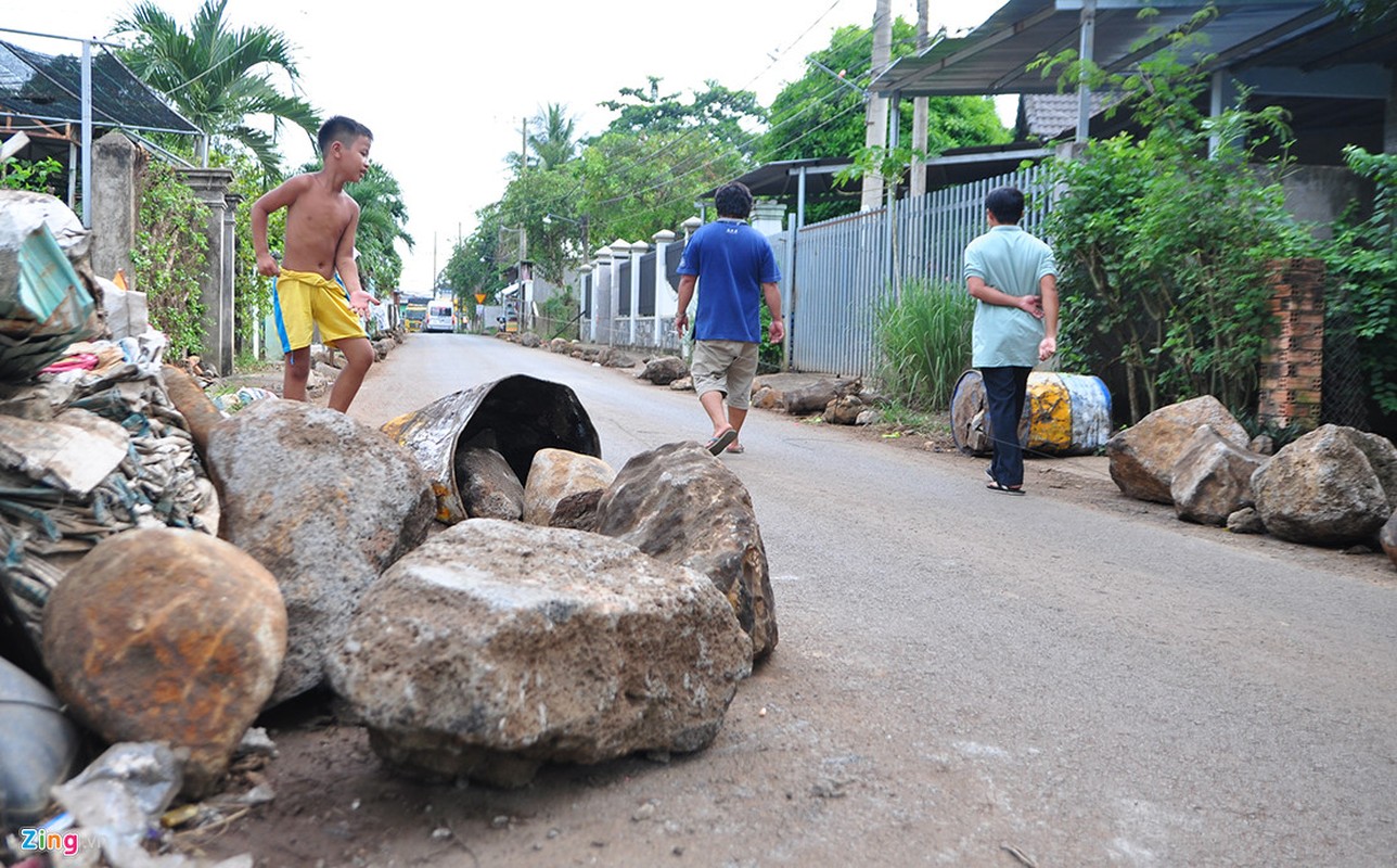 Dan buc xuc lan da tang chan duong o to ne BOT-Hinh-7