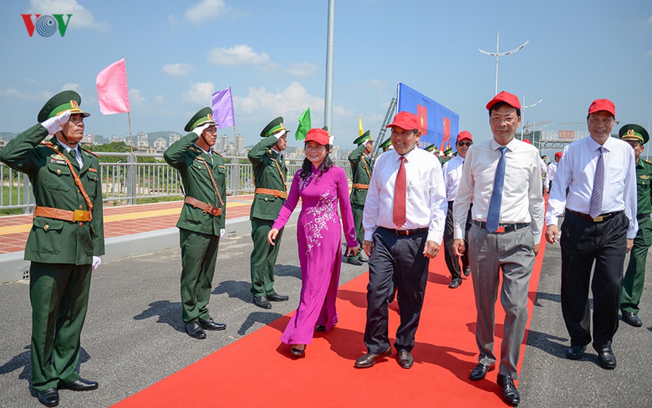 Can canh cay cau Bac Luan II noi Viet Nam - Trung Quoc-Hinh-11