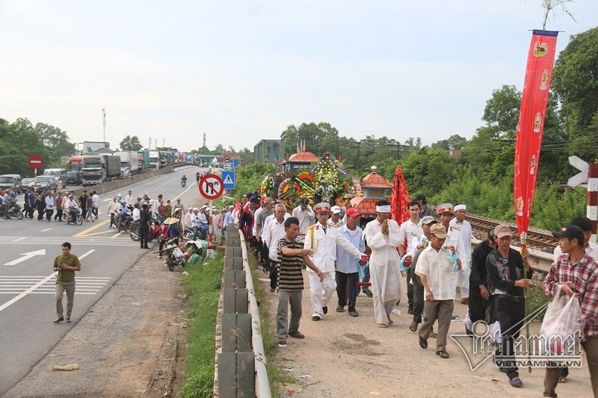 Vu xe ruoc dau gap nan: Tram oto nhuong duong dam tang-Hinh-8