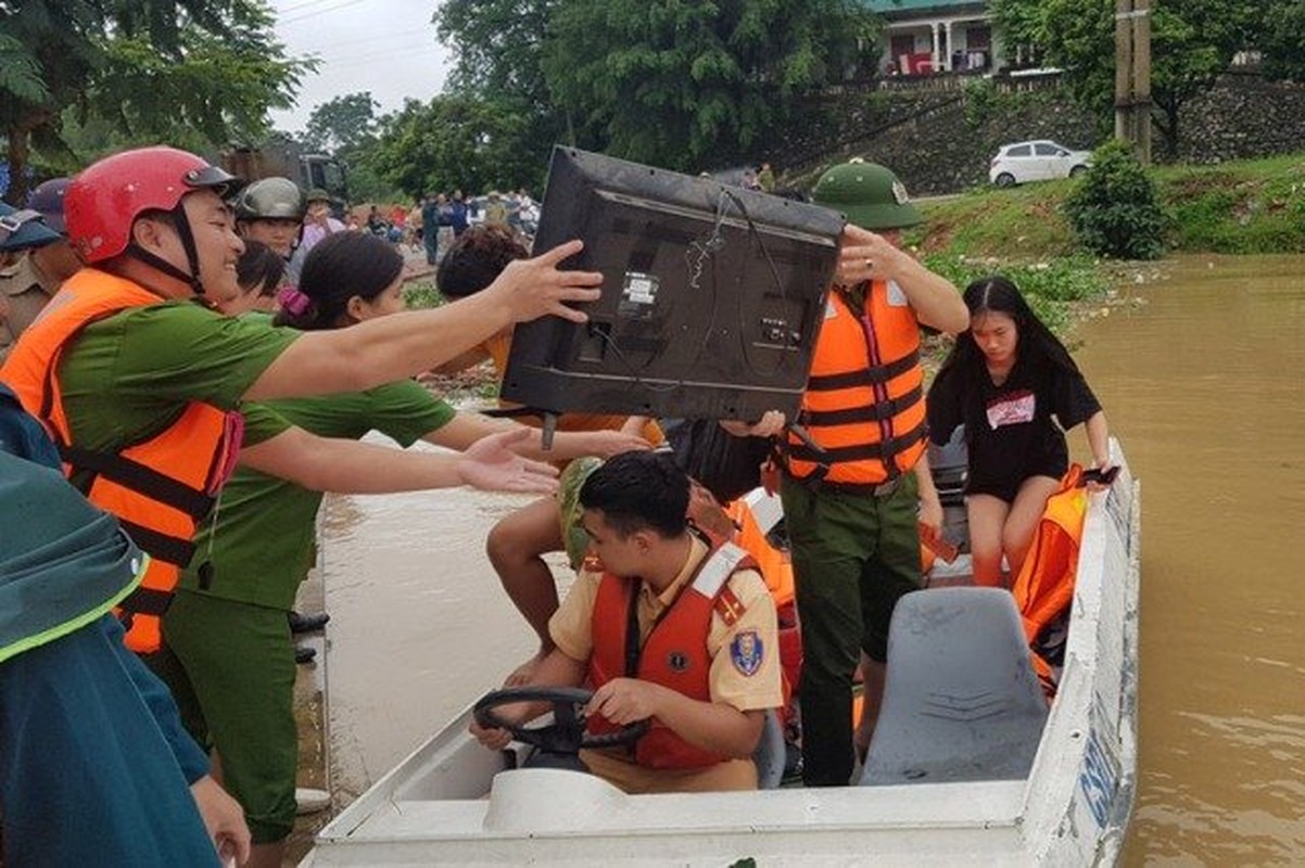 Ngap lut o Thanh Hoa: Nuoc dang khong ngung, di doi 7.000 nguoi-Hinh-3