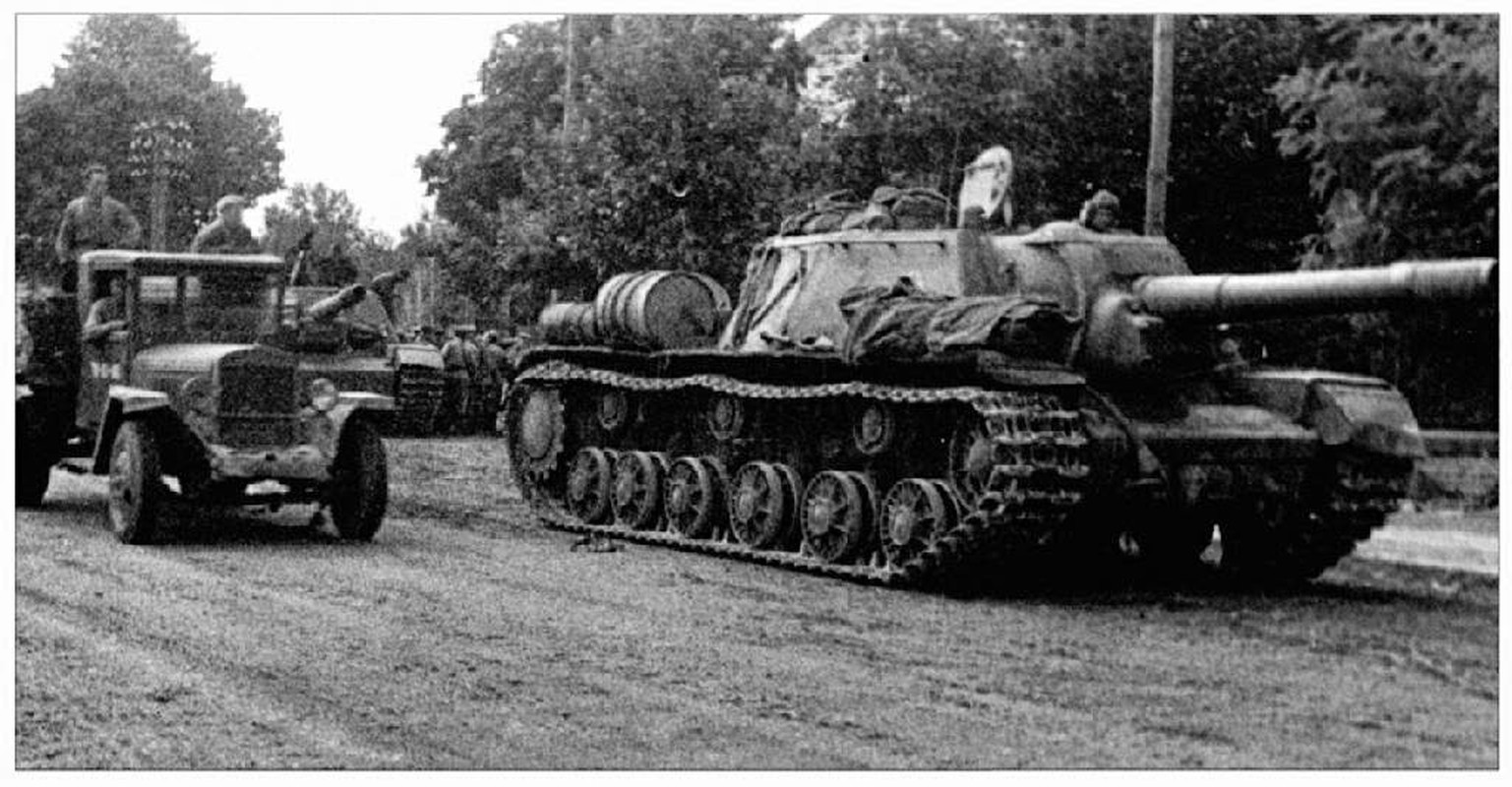 Sieu phao tu hanh ISU-152 khien xe tang Duc 