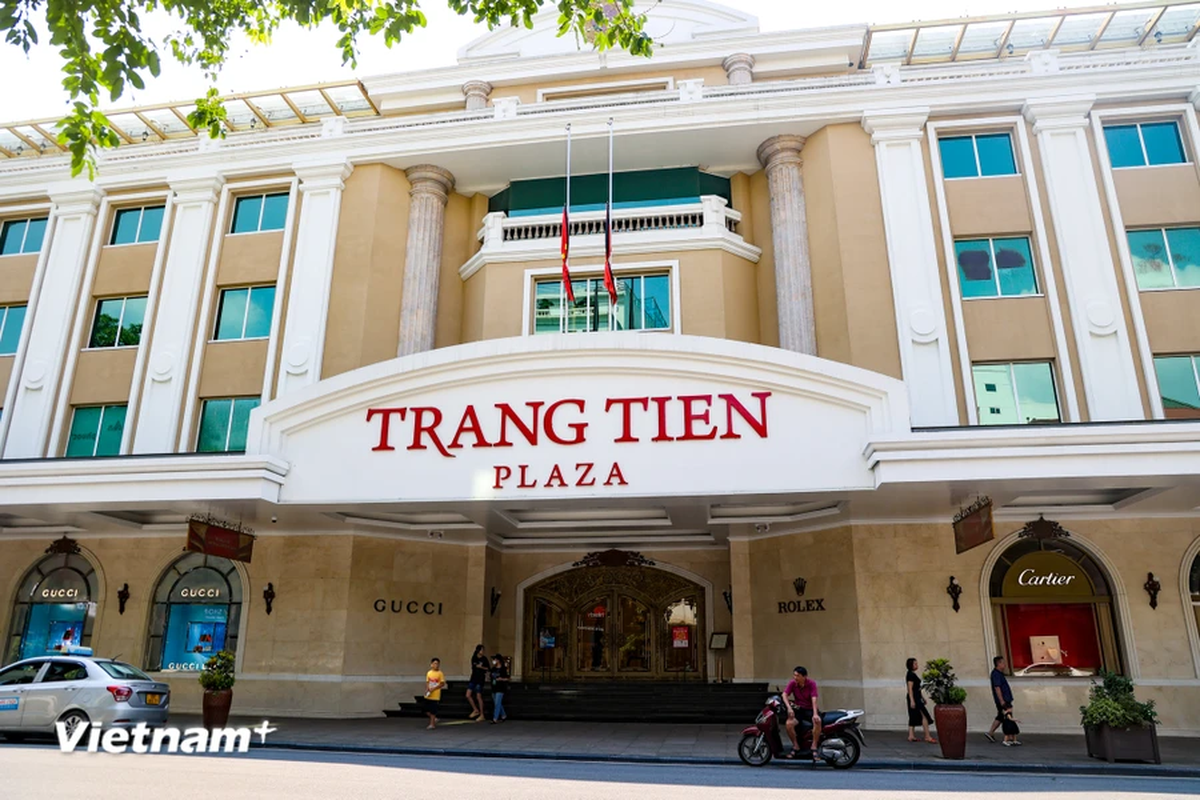 Ha Noi: Nhieu don vi treo co ru som tuong nho Tong Bi thu Nguyen Phu Trong-Hinh-2