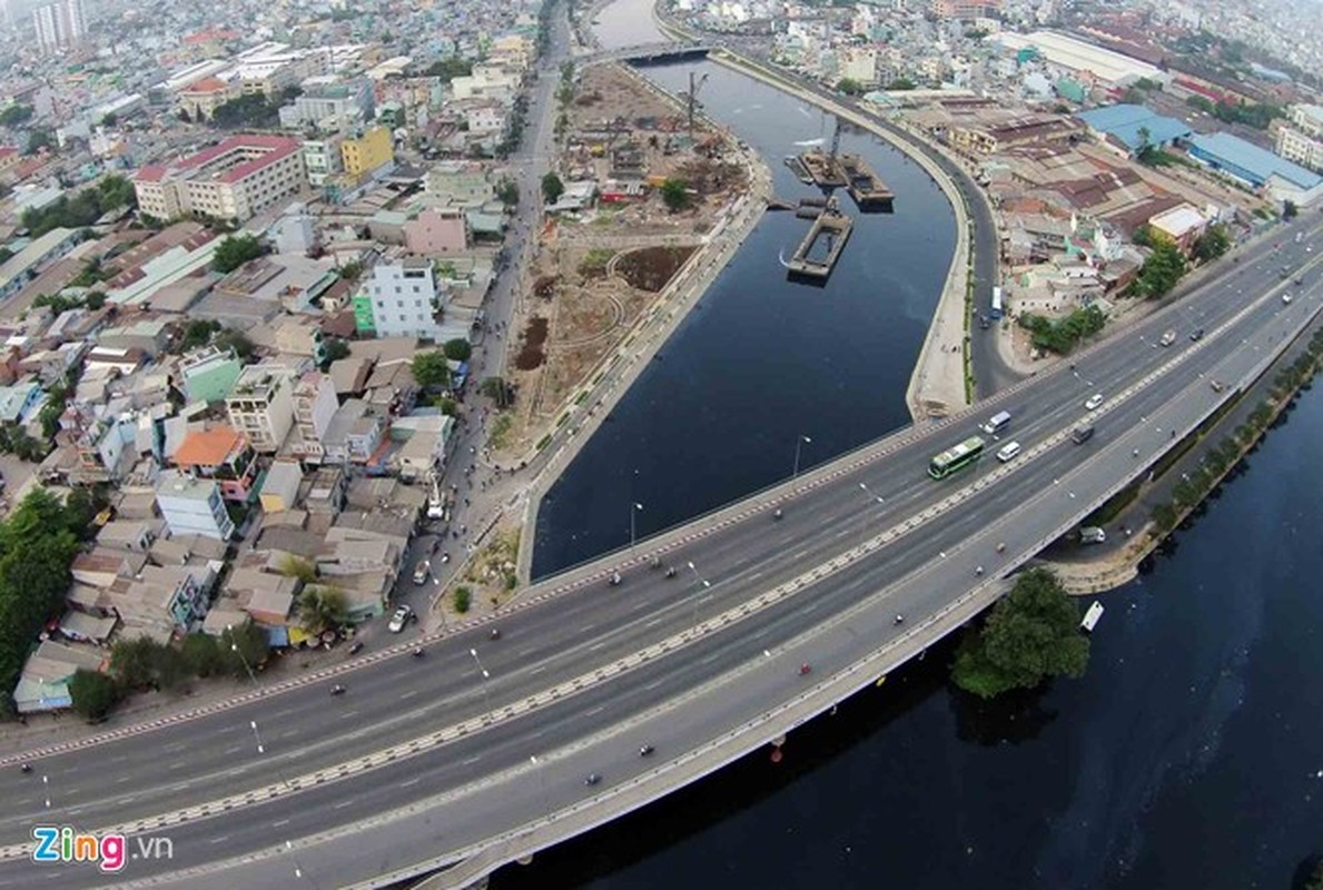 Tu tren cao, ngam kenh Tan Hoa - Lo Gom hoi sinh