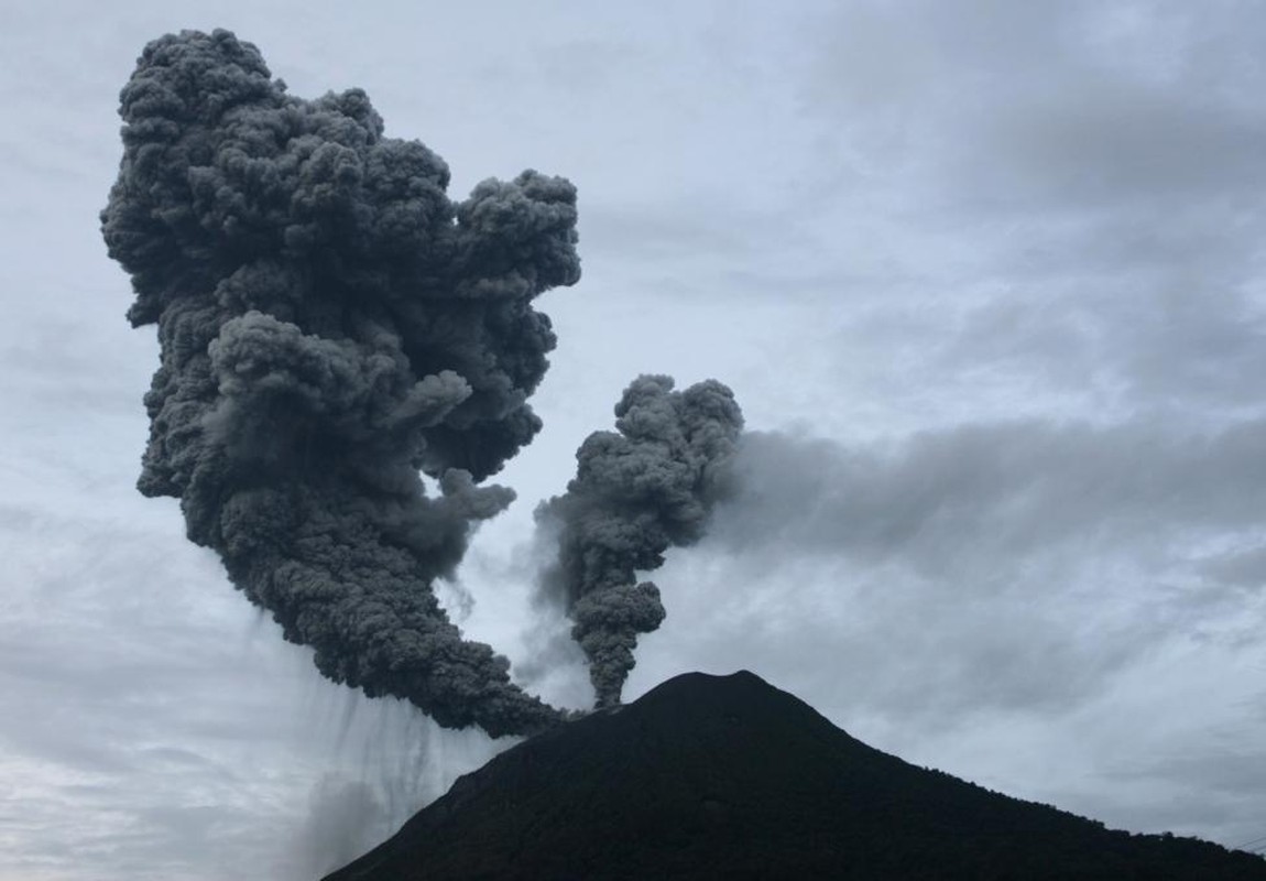 Nui lua Sinabung o Indonesia lai phun khoi bui-Hinh-11