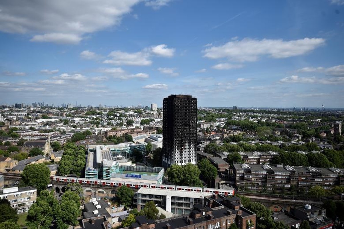 Bieu tinh o London sau vu chay chung cu Grenfell Tower-Hinh-9