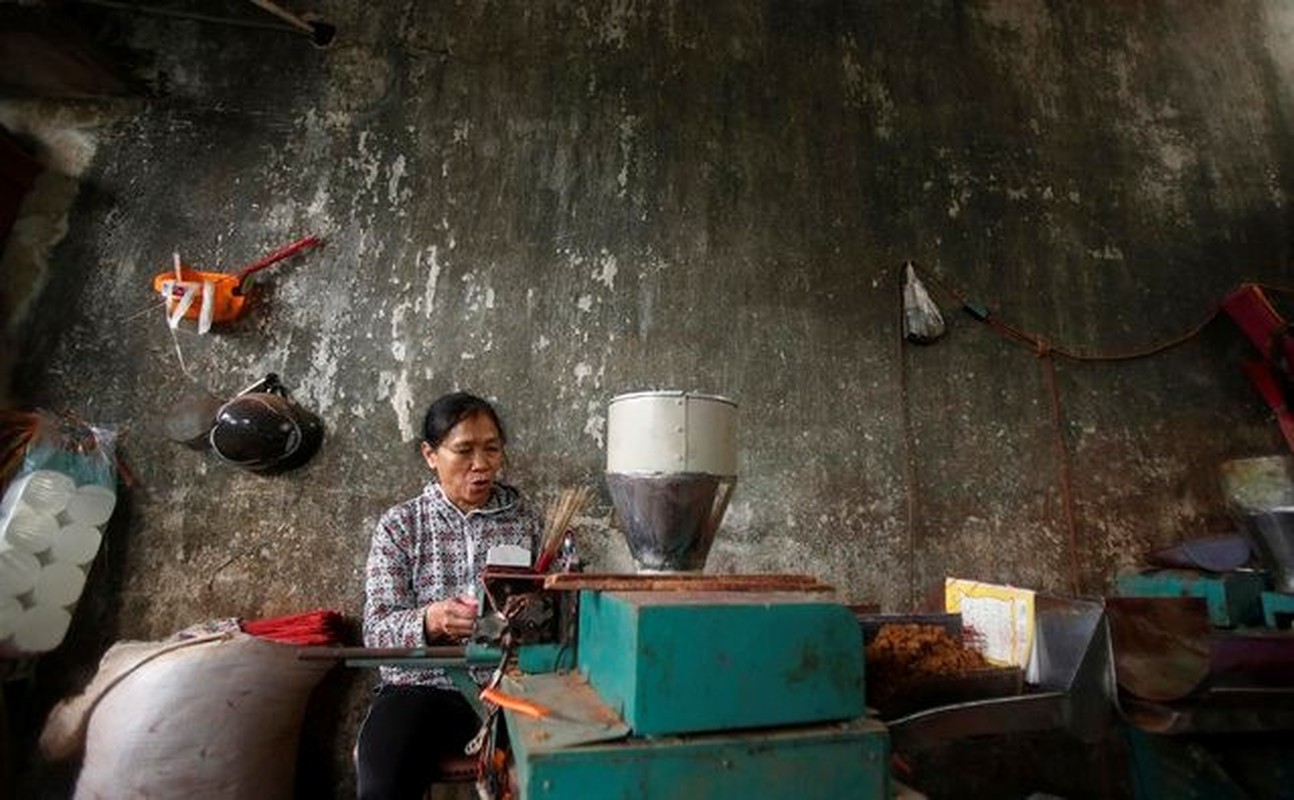 Ngam lang lam huong cung Tet o Ha Noi tren bao Anh-Hinh-2