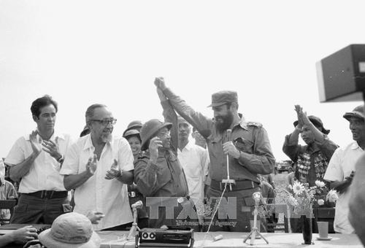 Anh: Chuyen tham lich su cua lanh tu Cuba Fidel Castro toi Quang Tri 1973