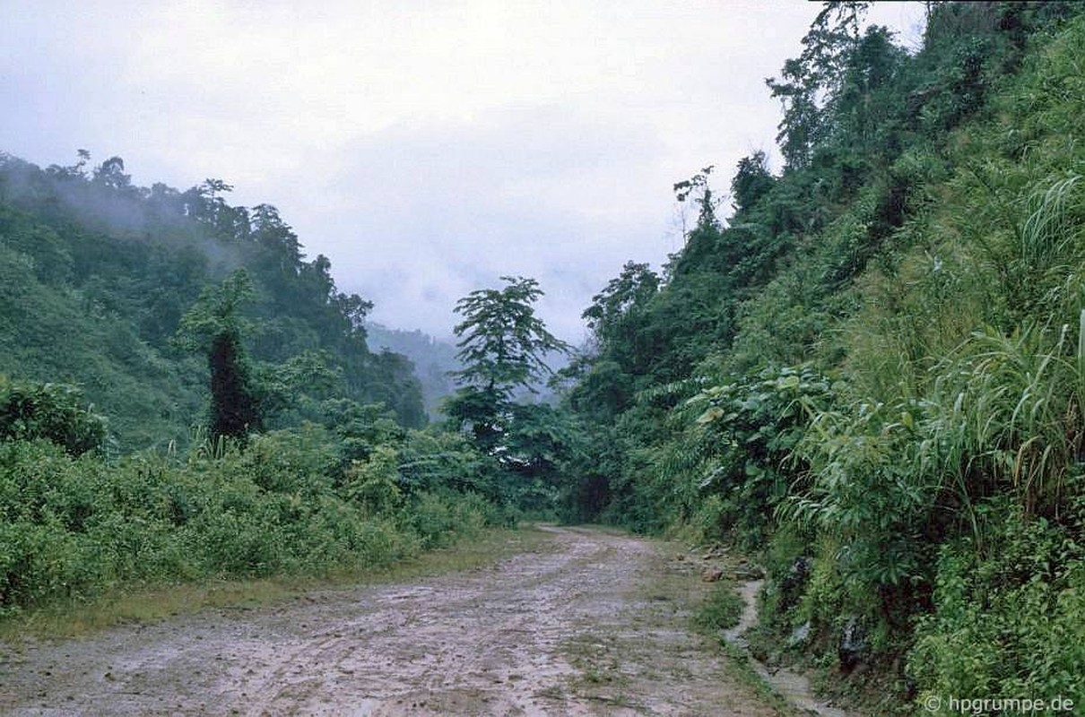 Cuc doc phien cho Sapa nam 1992 qua ong kinh Tay-Hinh-4