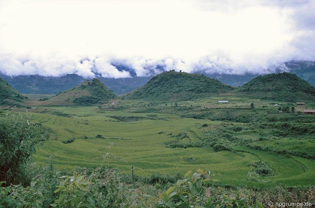 Cuc doc phien cho Sapa nam 1992 qua ong kinh Tay-Hinh-7