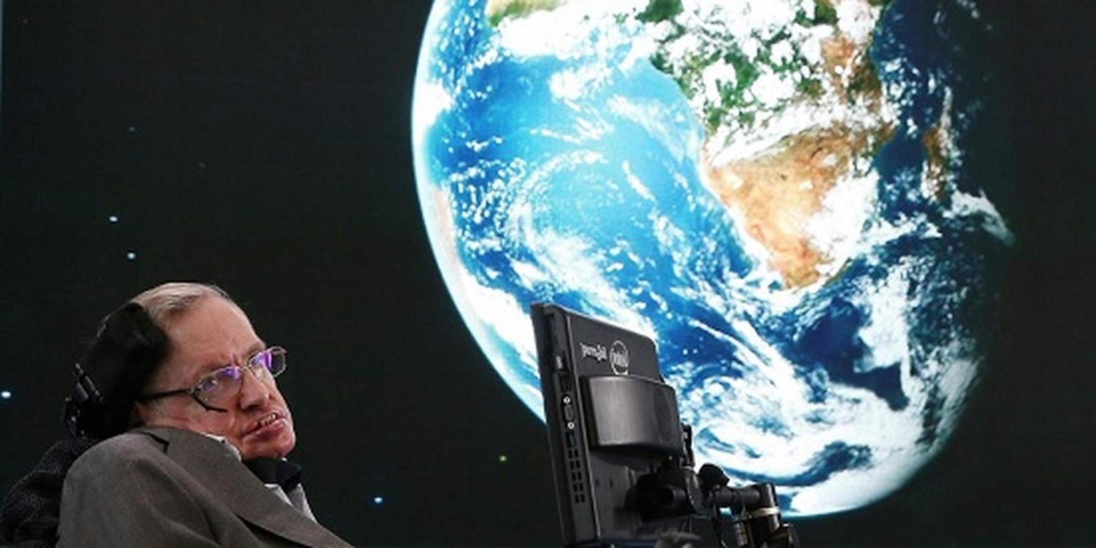 Before he died, what did Stephen Hawking watch about aliens?-Picture-5