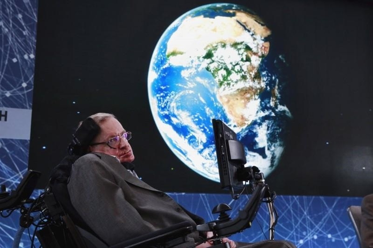 Before he died, what did Stephen Hawking watch about aliens?-Picture-8