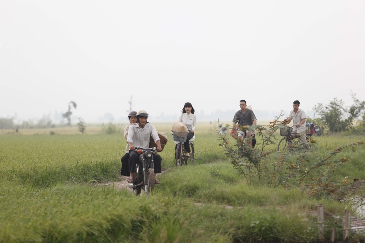 Ngoc Trinh hoa gai que lam lem bun dat-Hinh-9