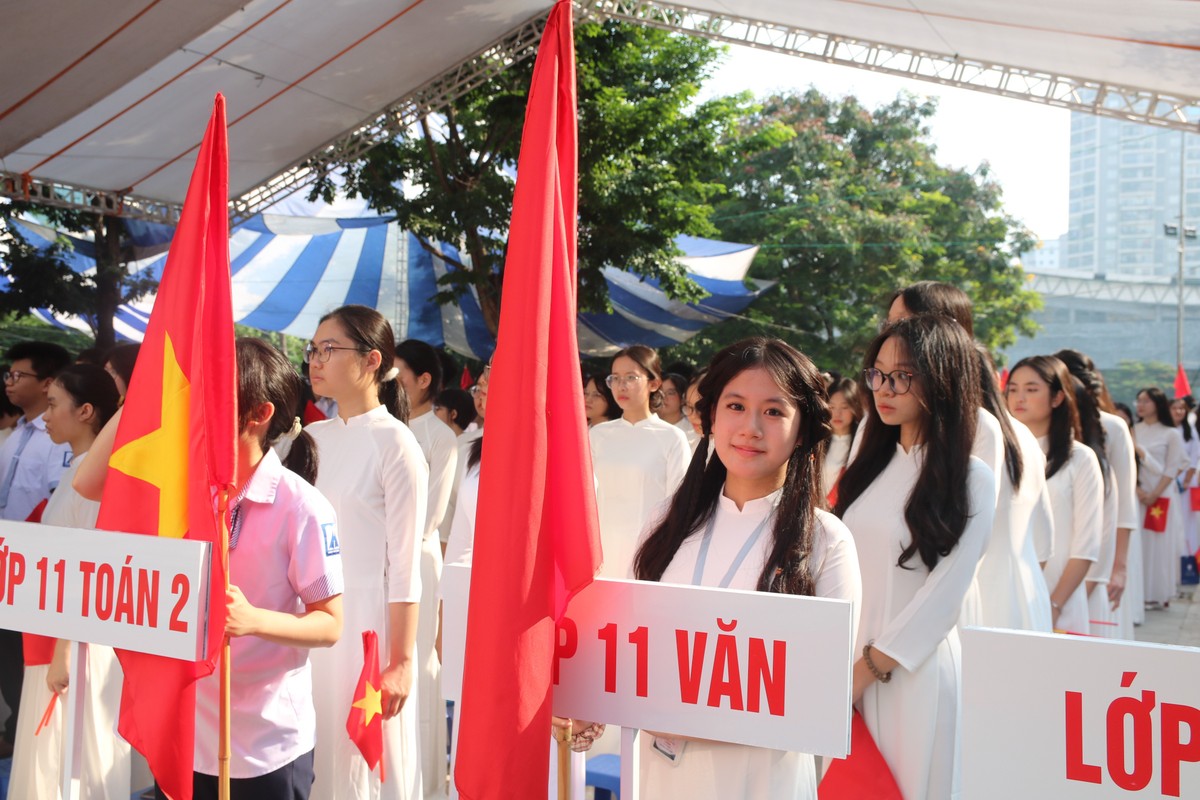 Hoc sinh Ha Noi tung bung khai giang nam hoc moi-Hinh-14