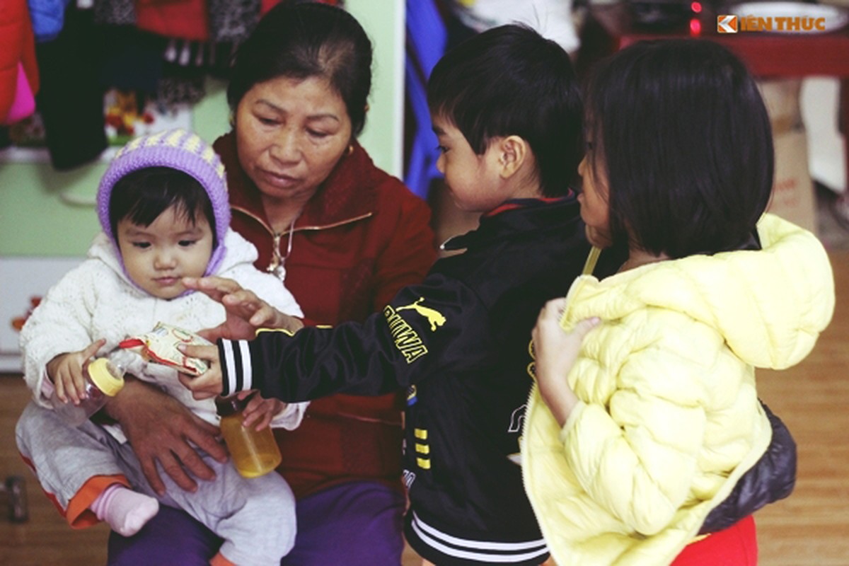 Thuong canh 3 chau nho mo coi buon hiu nhung ngay can Tet