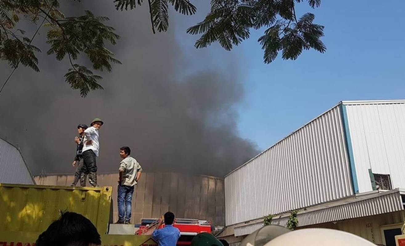 Chay lon, lua boc du doi tai KCN Ngoc Hoi, Ha Noi-Hinh-4