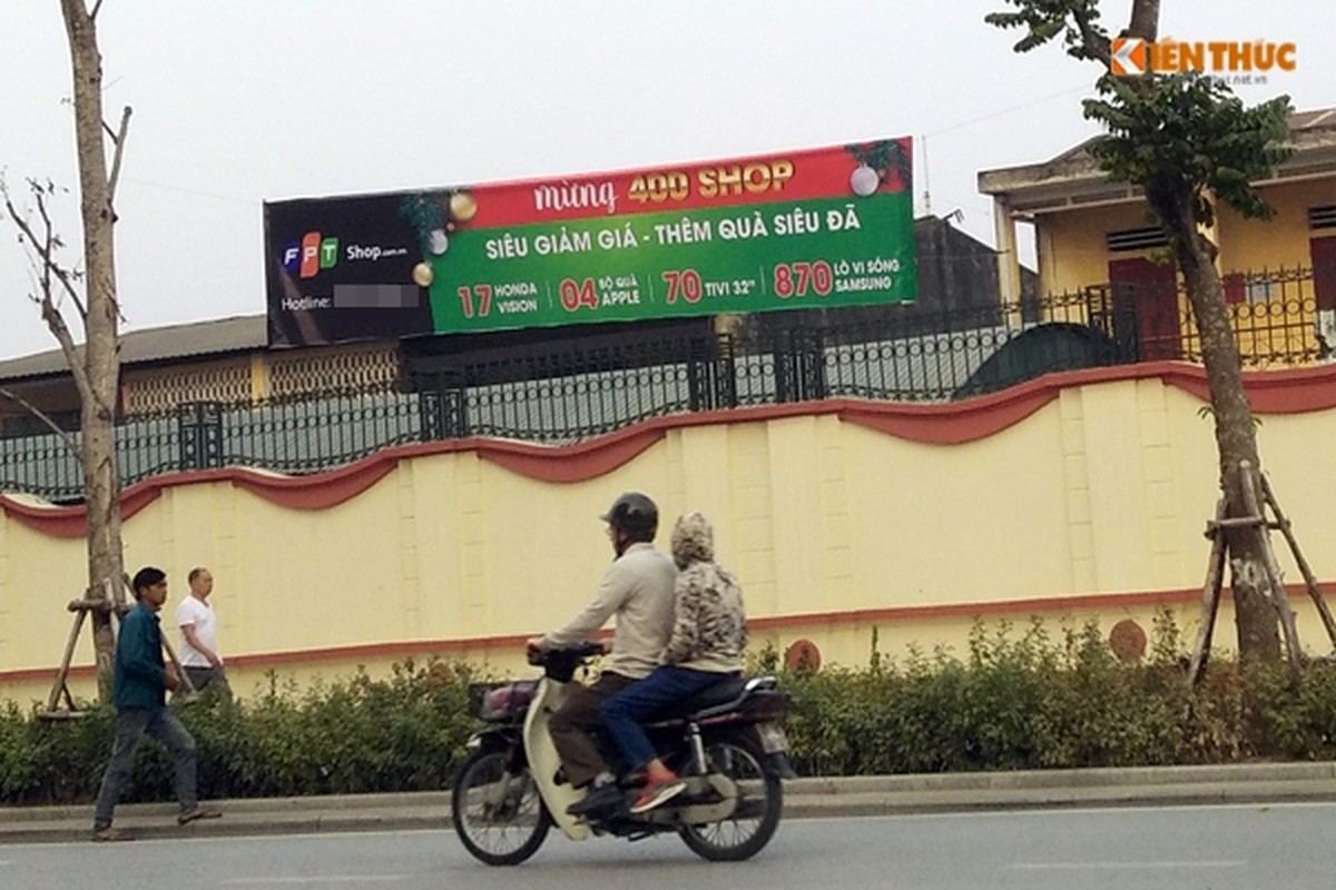 Anh: Loan bien quang cao lam nhech nhac pho kieu mau Ha Noi-Hinh-8