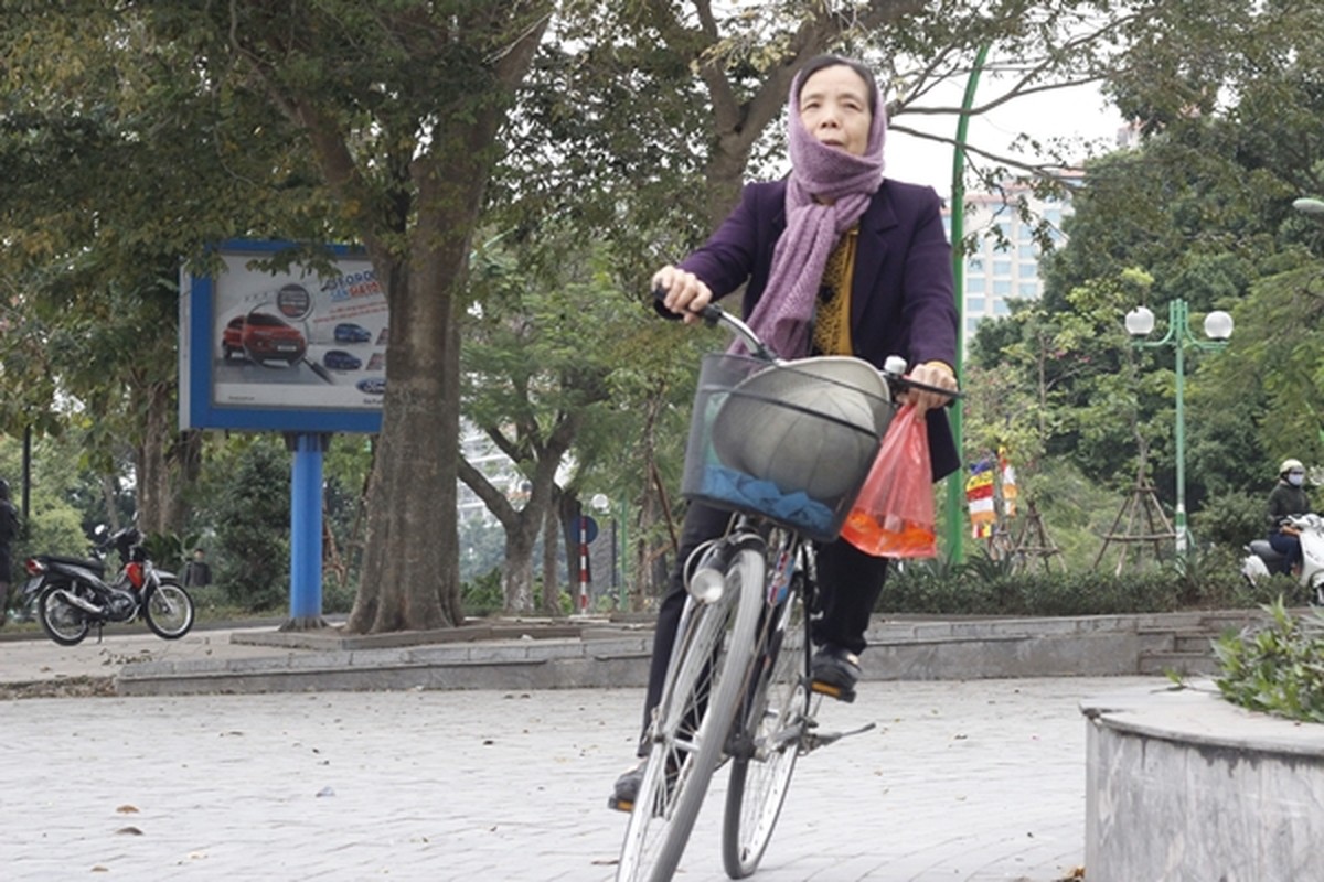 Chum anh: Nguoi dan no nuc tha ca chep tien ong Tao ve troi