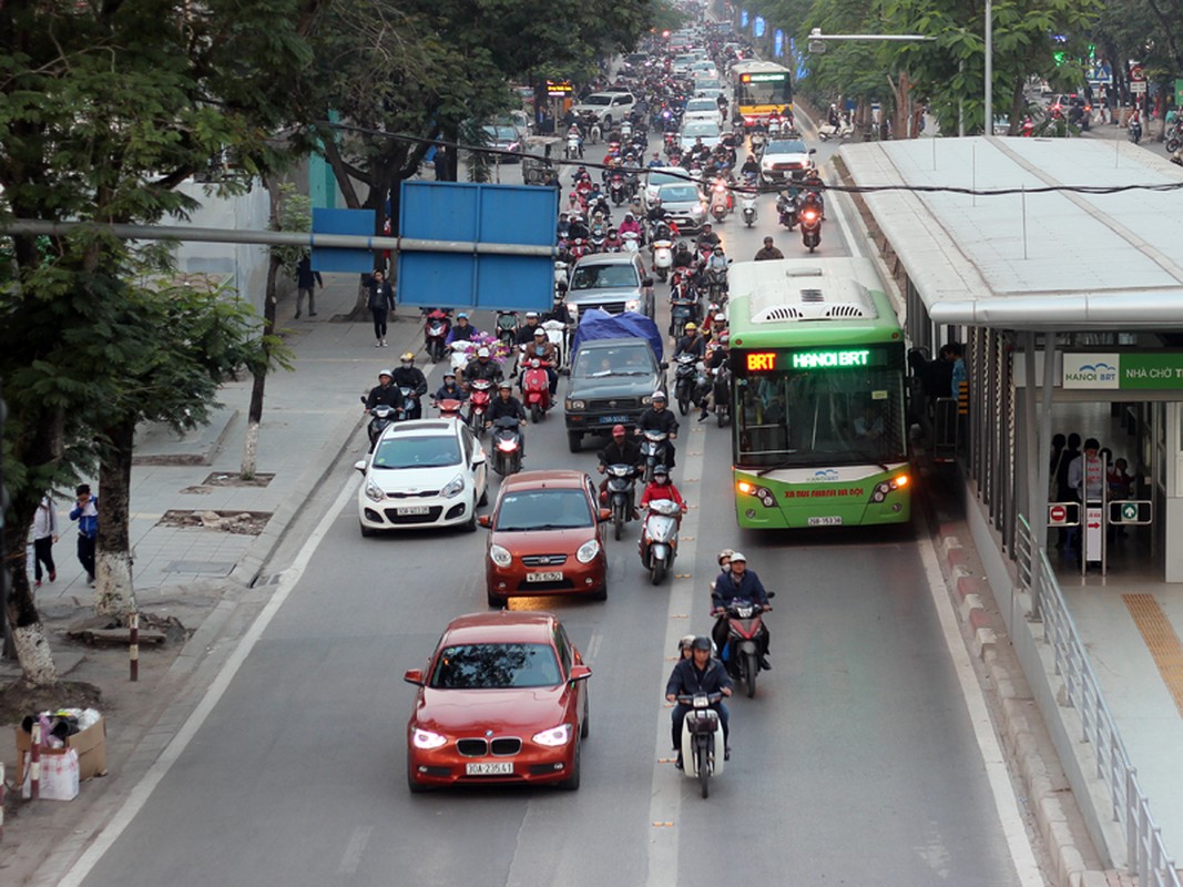 Anh: Nguoi Ha Noi chen chuc nhau sau ngay lam viec can Tet-Hinh-9