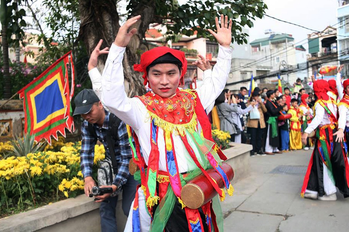 Anh: Nguoi Ha Noi hao hung voi man dien “con di danh bong“-Hinh-10