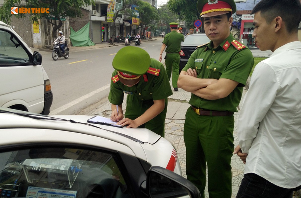 Chum anh: Taxi dung do vo toi va, dai nao duong pho Ha Noi-Hinh-12