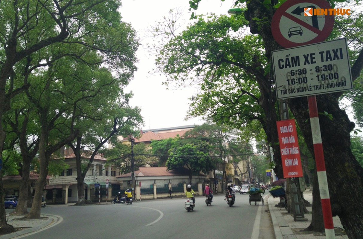 Chum anh: Taxi dung do vo toi va, dai nao duong pho Ha Noi-Hinh-13