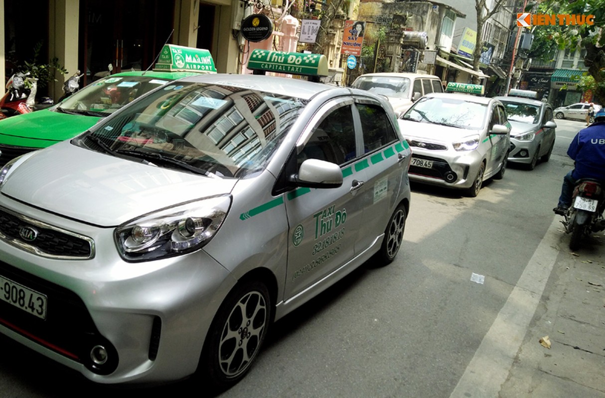 Chum anh: Taxi dung do vo toi va, dai nao duong pho Ha Noi-Hinh-7