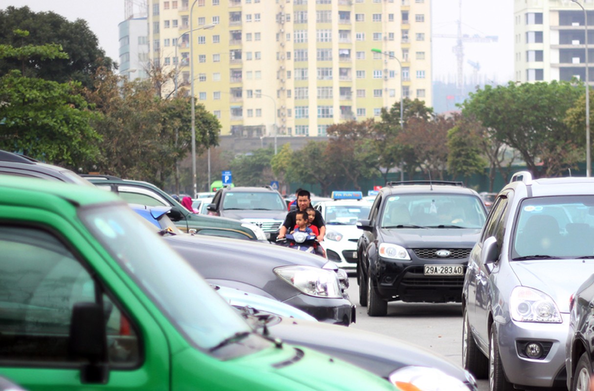 Anh: Cong vien Ha Noi chat kin nguoi vui choi ngay gio To-Hinh-19