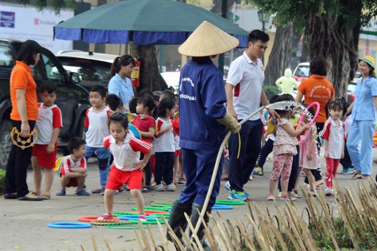 Anh: Hai hung tre nhon nhu chong cam tua tua o vuon hoa Ha Noi-Hinh-7