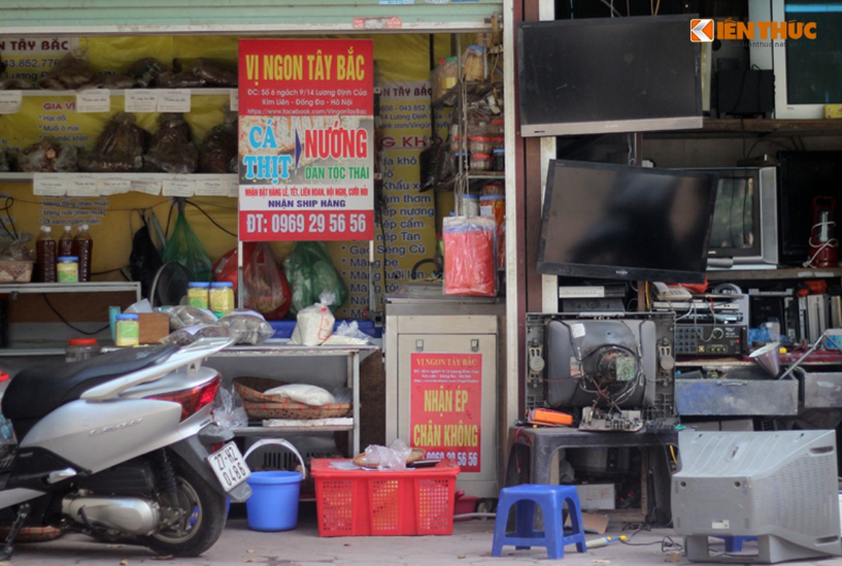 Anh: Con pho voi day cua hang sieu nho doc dao o Ha Noi-Hinh-2