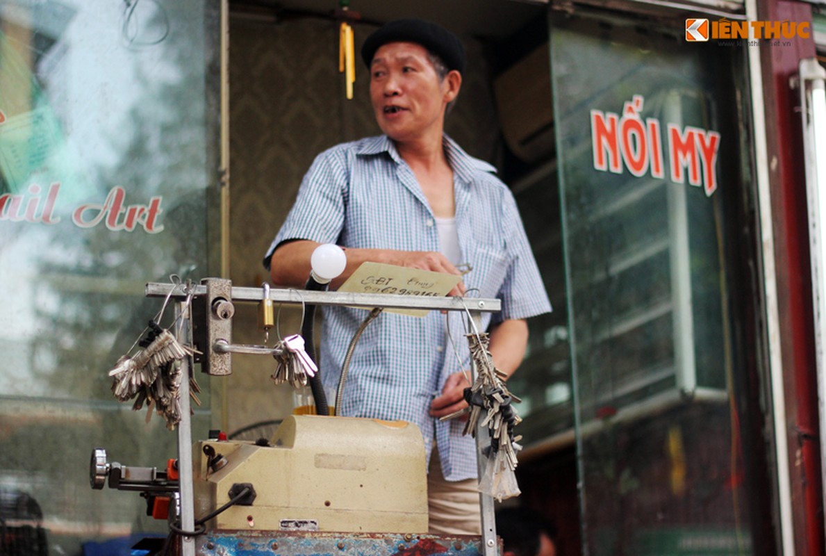 Anh: Con pho voi day cua hang sieu nho doc dao o Ha Noi-Hinh-8