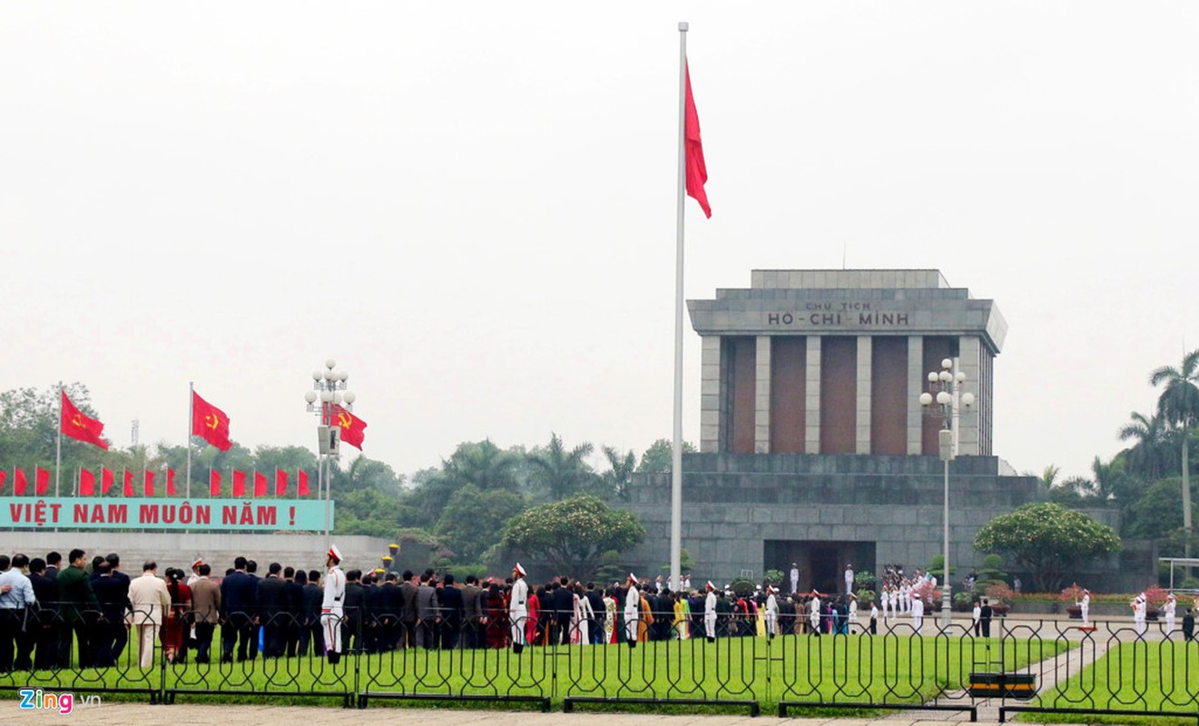 Anh: Dai bieu Quoc hoi vieng Chu tich Ho Chi Minh