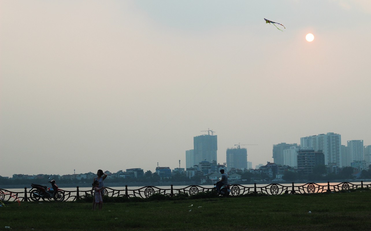 Anh: Rung minh canh phu huynh gion con voi tu than o Ha Noi-Hinh-7