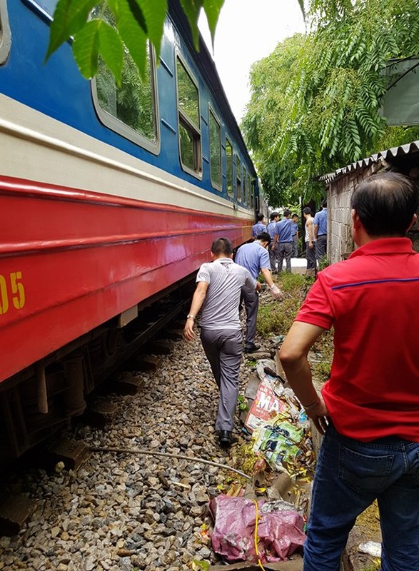 Anh: Hien truong tau hoa can tu vong nguoi phu nu o Ha Noi-Hinh-2