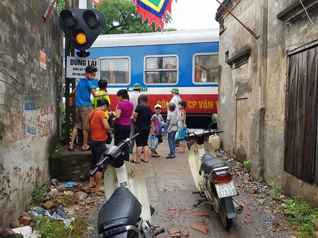 Anh: Hien truong tau hoa can tu vong nguoi phu nu o Ha Noi-Hinh-6