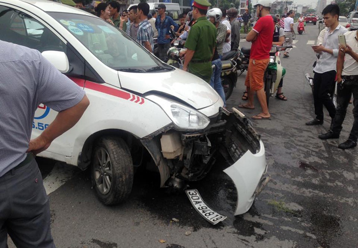 Ha Noi: O to dam lien hoan, hai me con nhap vien-Hinh-5