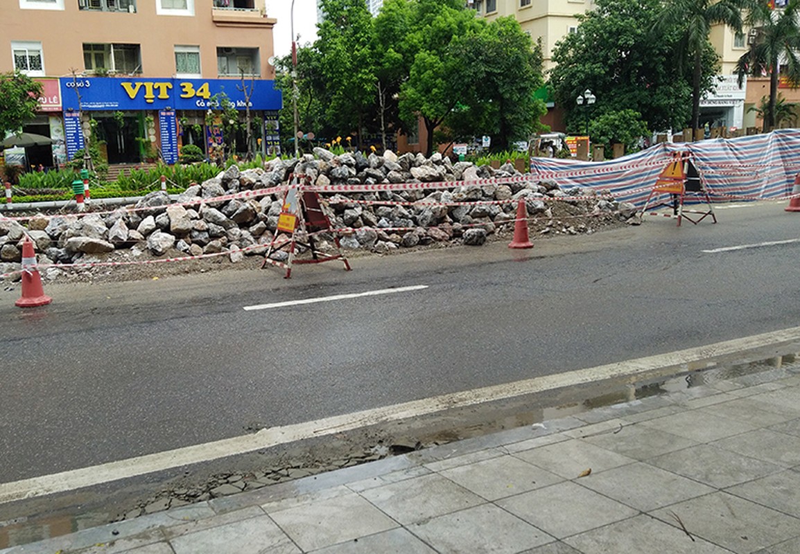 Can canh duong Ha Noi sat lo khien nguoi dan nom nop lo so-Hinh-14