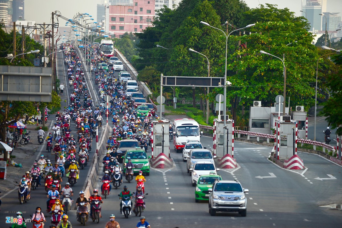 Anh: Tram thu phi bo hoang giua duong o Sai Gon-Hinh-2