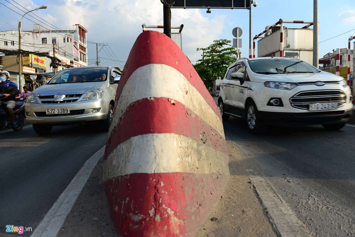 Anh: Tram thu phi bo hoang giua duong o Sai Gon-Hinh-9